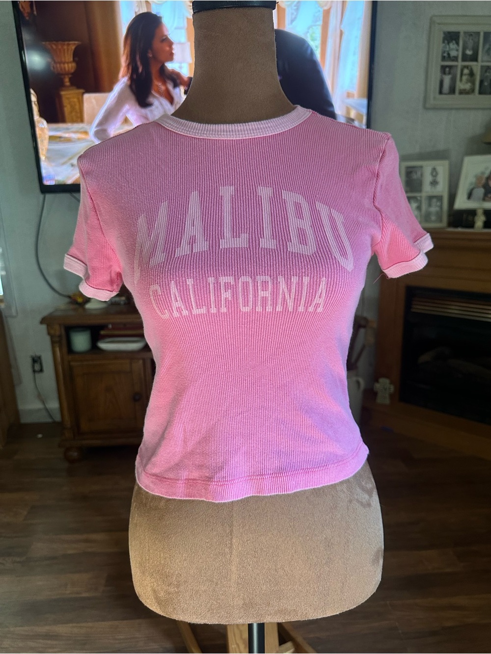 Pink Malibu Graphic Crop Tee - Women's Short Sleeve